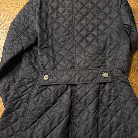 This is a navy blue Burberry quilted jacket with a signature check lining. - Picture 6 of 7